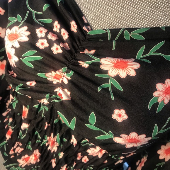 Pretty Flower 🌸 Print Summer Top - Picture 3 of 4